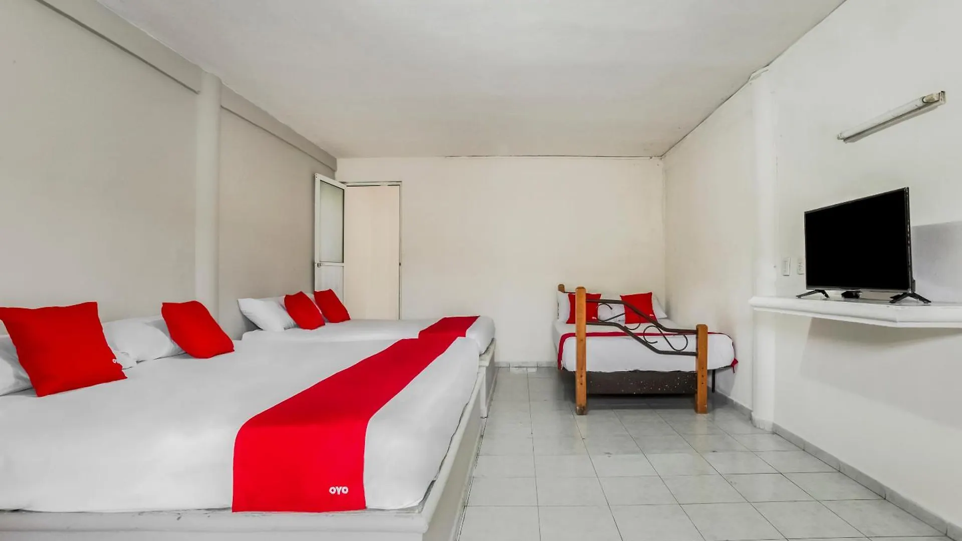 Oyo Hotel Jaguar Alfredo V. Bonfil Μεξικό